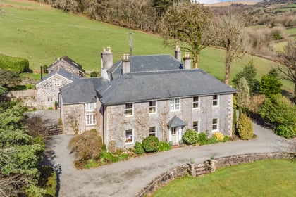 Georgian rectory with SEVEN bedrooms and own swimming pool for sale