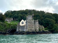 Vessel hits rocks off Dartmouth