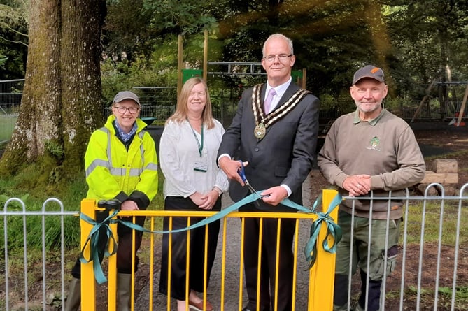 Ivybridge Mayor Cllr Alan Spencer cuts the ribbon surrounded by members of the Parks Operations team