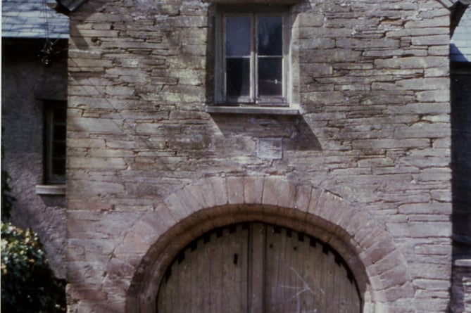 1978 (pre) photo of Welle House, Duncombe Street, Kingsbridge before it was demolished in 1978 to build sheltered homes. (Shows the main entrance, on the Wallingford Road side).