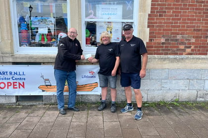 Dartmouth anglers raise funds for the RNLI