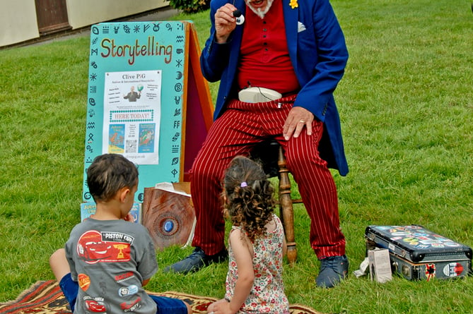 Clive PiG storytelling