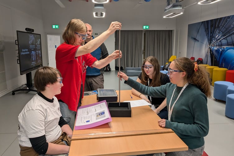 Practical experiments at CERN for KCC students